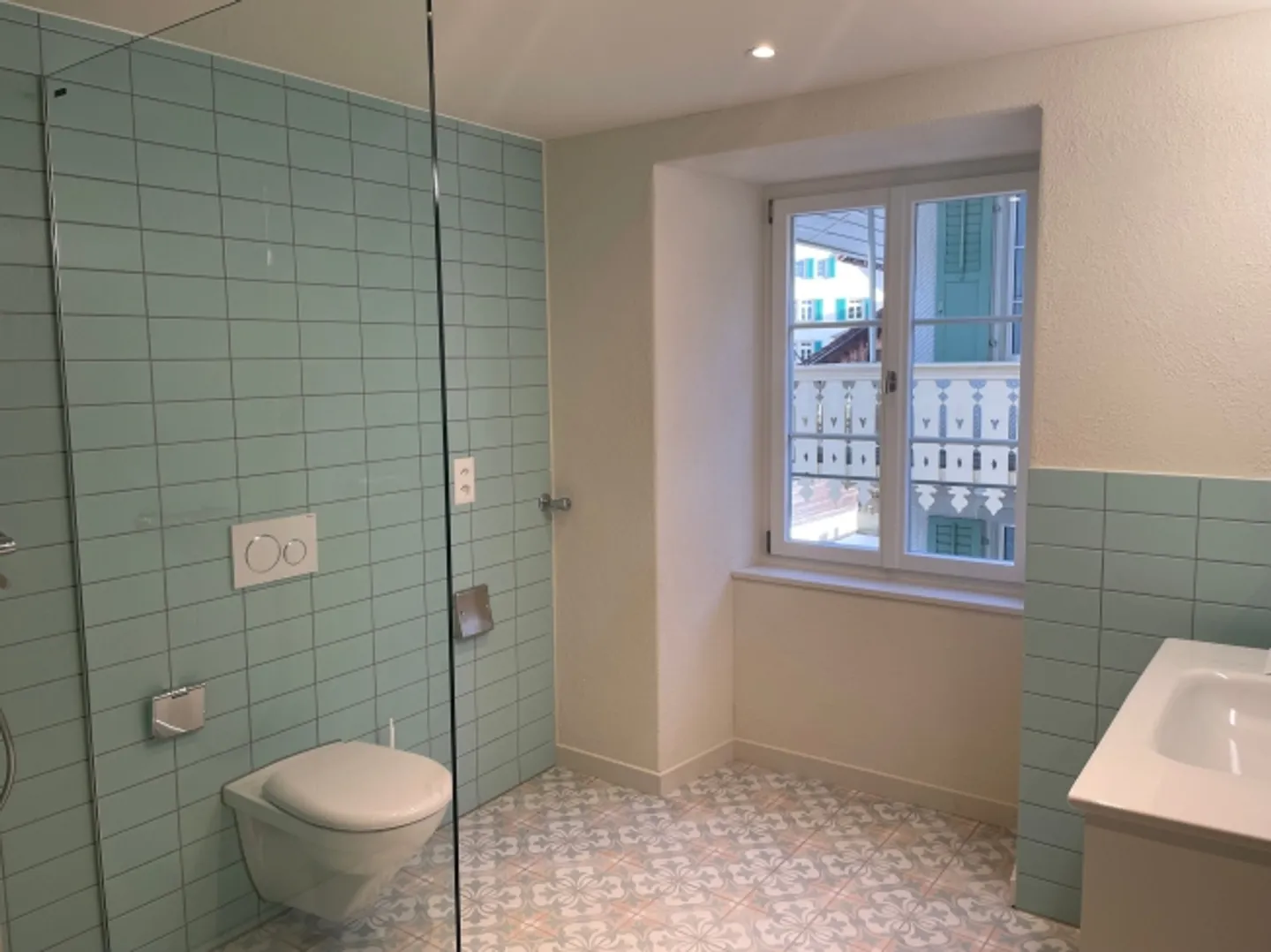 Modernes Apartment mit grossem Balkon - Foto 9 von 10