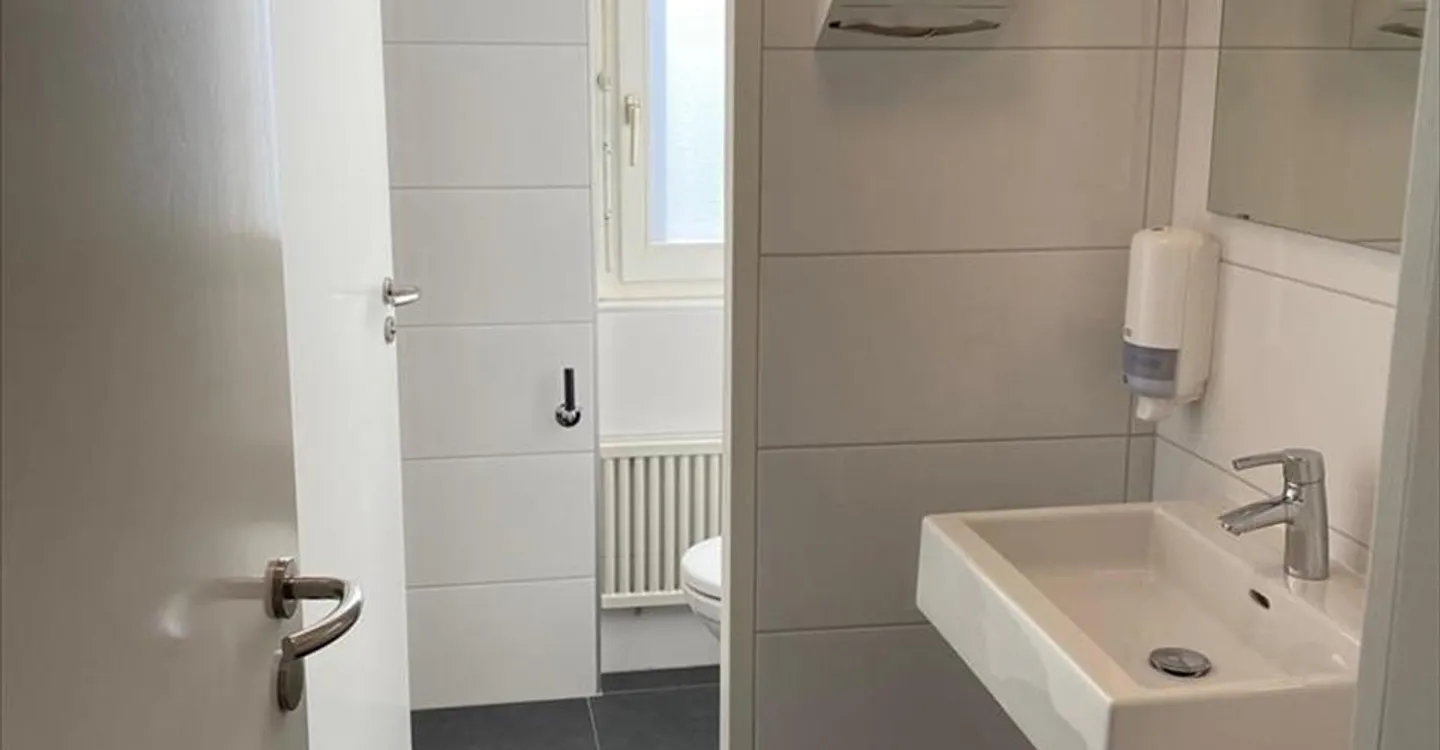 Immeuble mixte à louer - Photo 3 sur 8