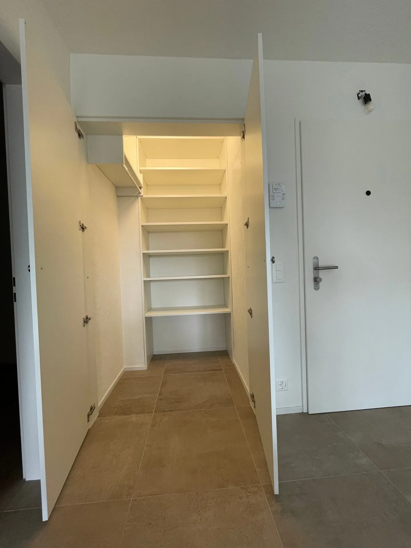 Grosszügige und moderne 4.5-Zimmer-Wohnung an ruhiger Lage - Foto 10 von 14