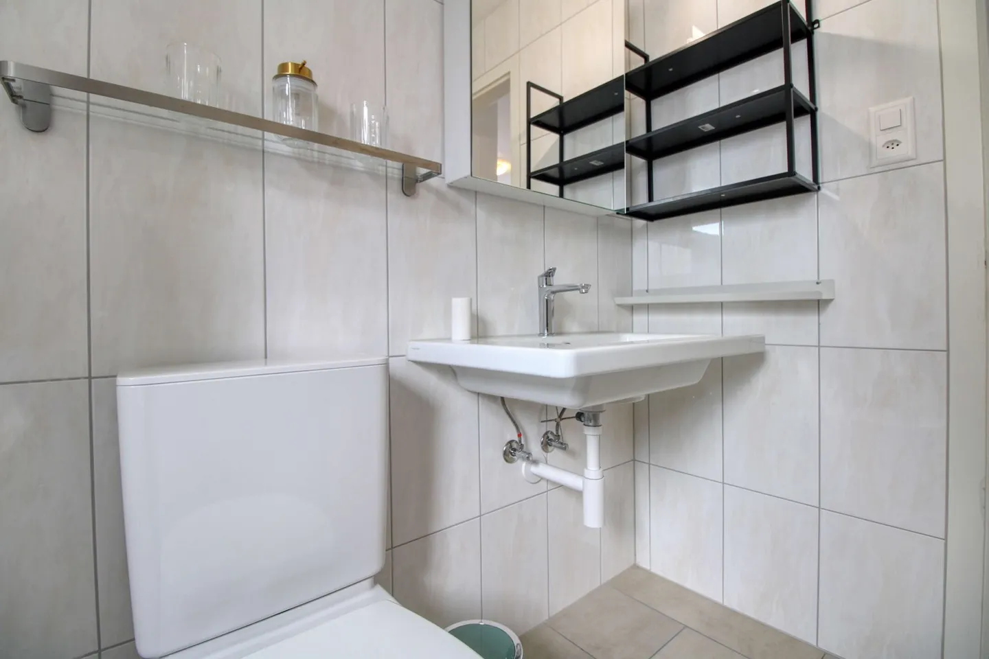 Spacious Coliving Apartment with Large Terrace in Wallisellen - Photo 25 of 25