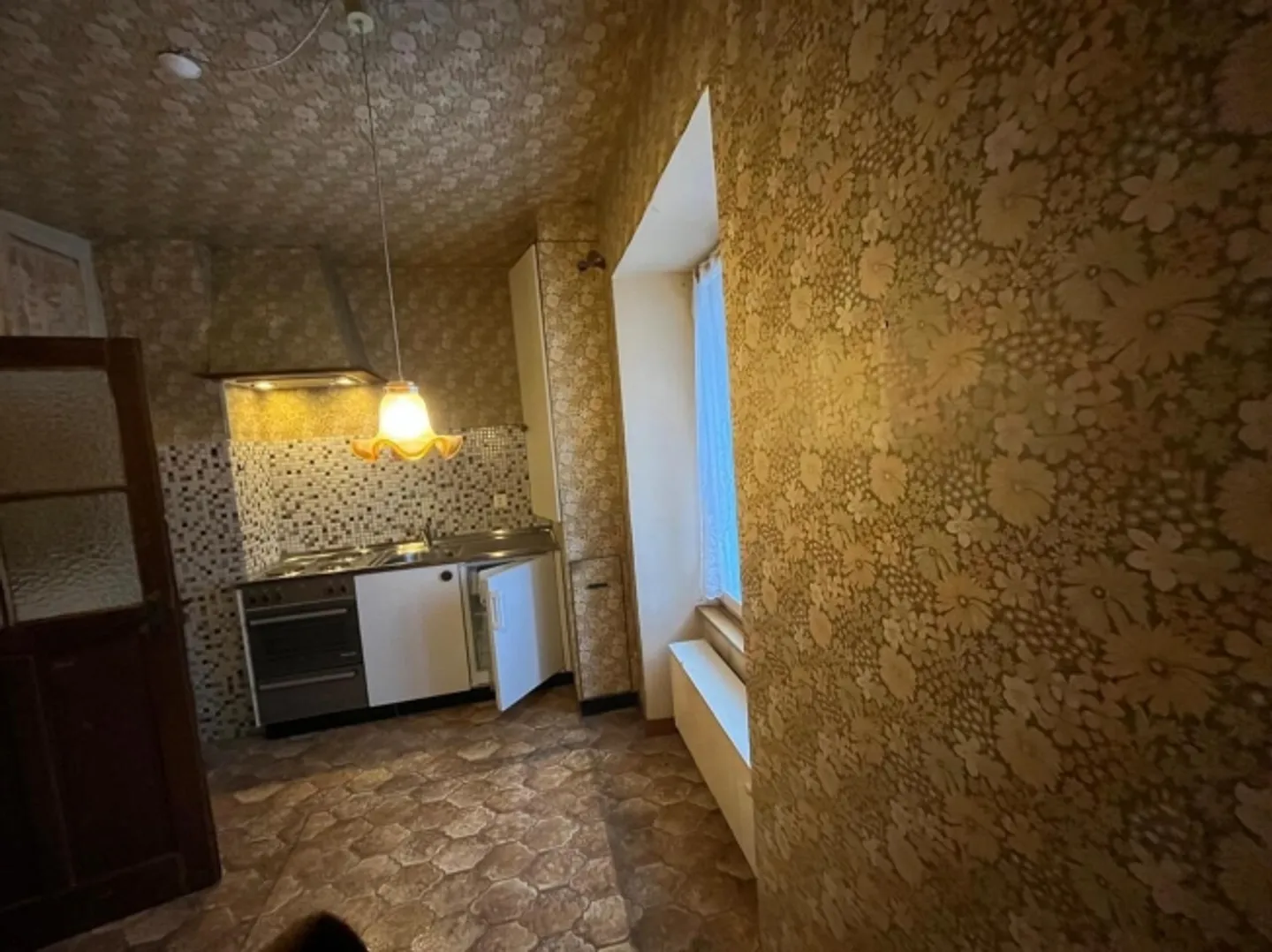 „Appartamento di 4,5 stanze con fascino vintage in centro città.“ - Foto 2 di 14