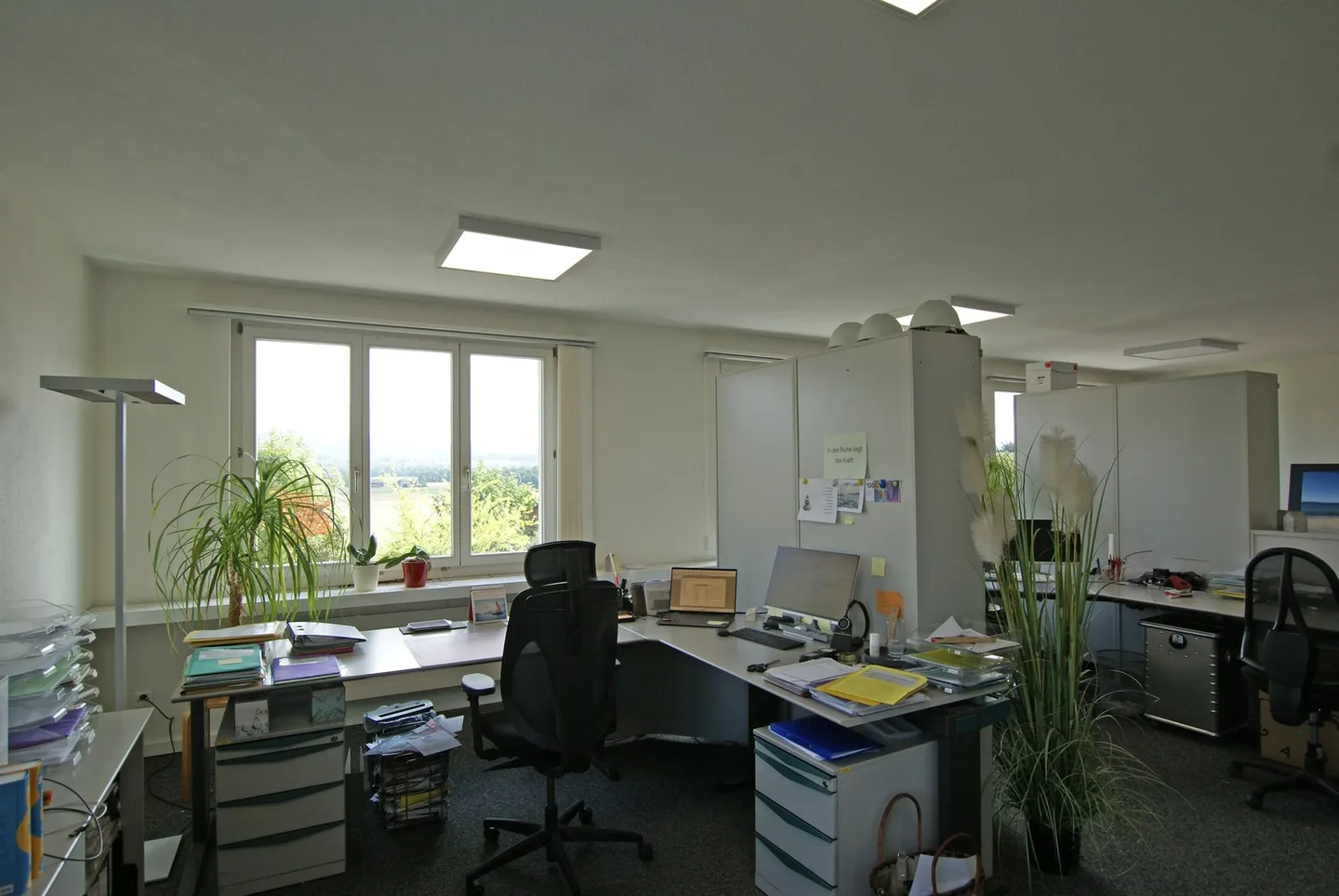 Möbliertes Büro verfügbar - Foto 2 von 3