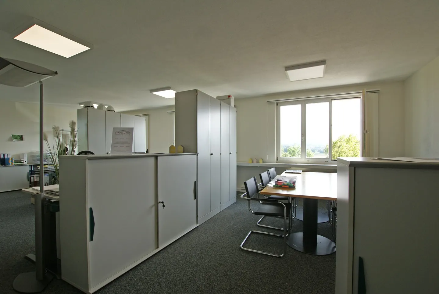Möbliertes Büro verfügbar - Foto 3 von 3