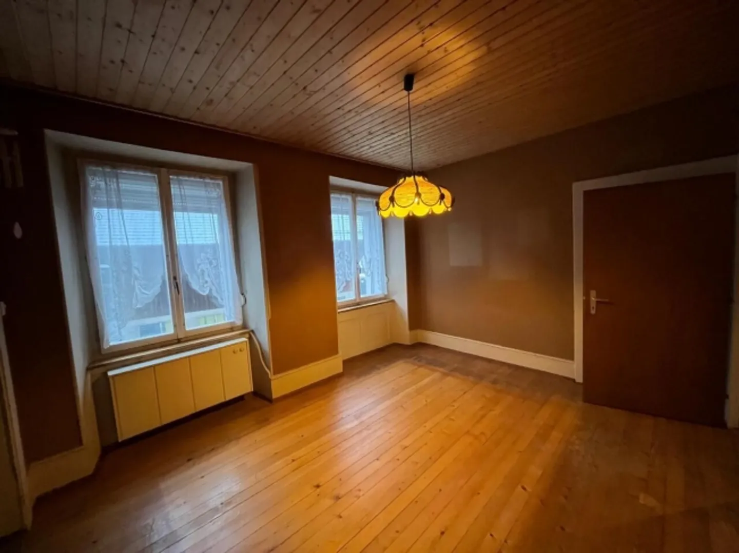 „Appartamento di 4,5 stanze con fascino vintage in centro città.“ - Foto 3 di 14