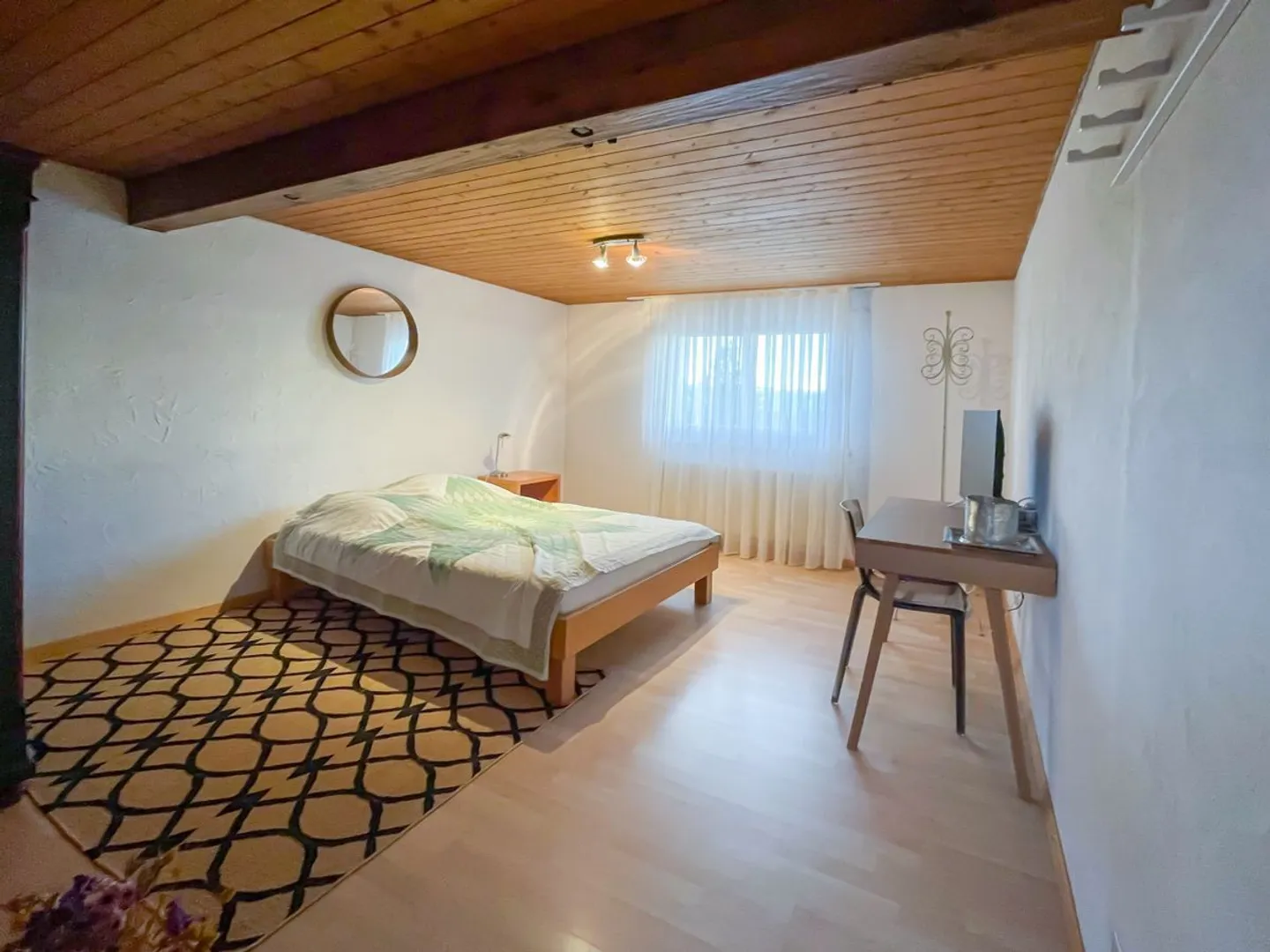 Incantevole casa a schiera angolare con vista fantastica e giardino soleggiato - Foto 9 di 12