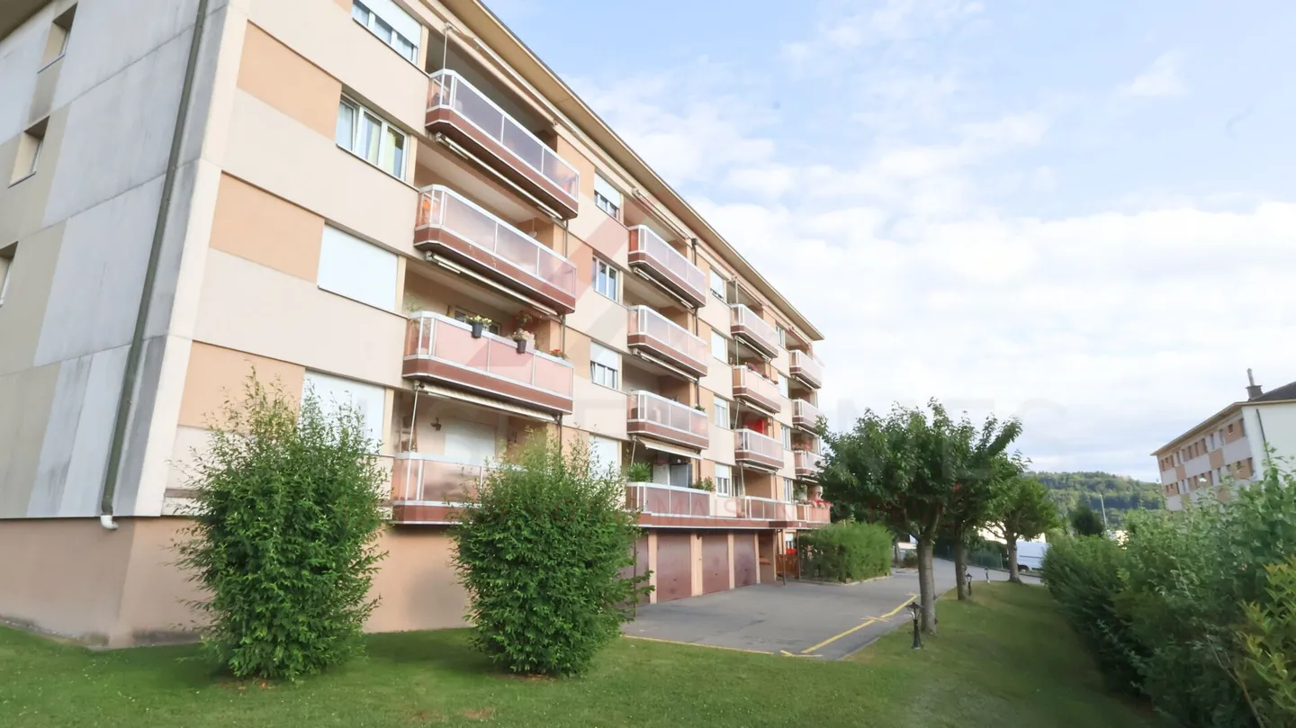 Marly - Renovated 3.5 Room Apartment with Southwest Balcony and Optional Indoor Parking - Photo 2 of 18