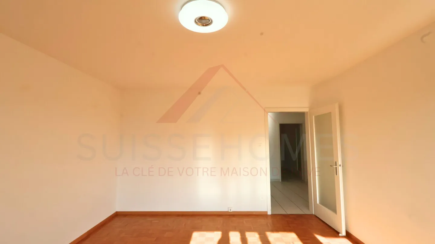 Marly - Renovated 3.5 Room Apartment with Southwest Balcony and Optional Indoor Parking - Photo 4 of 18