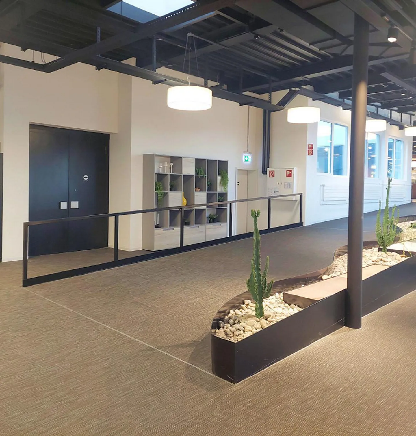 Licht. Raum. Möglichkeiten. Ihre Ausstellungsfläche in Ittigen! - Foto 10 von 13