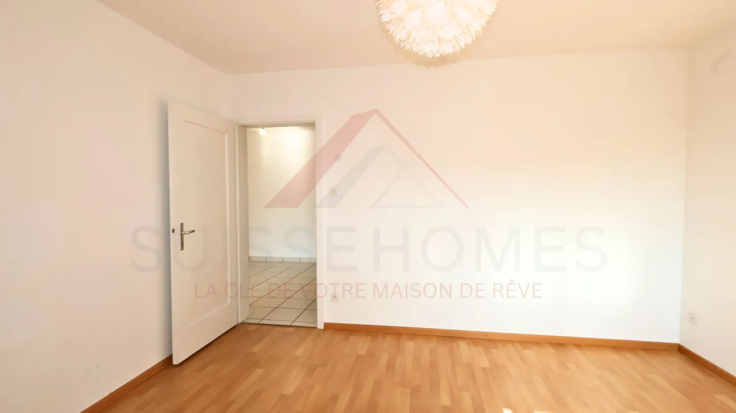 Marly - Renovated 3.5 Room Apartment with Southwest Balcony and Optional Indoor Parking - Photo 12 of 18