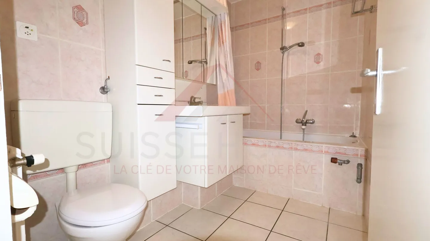 Marly - Renovated 3.5 Room Apartment with Southwest Balcony and Optional Indoor Parking - Photo 15 of 18