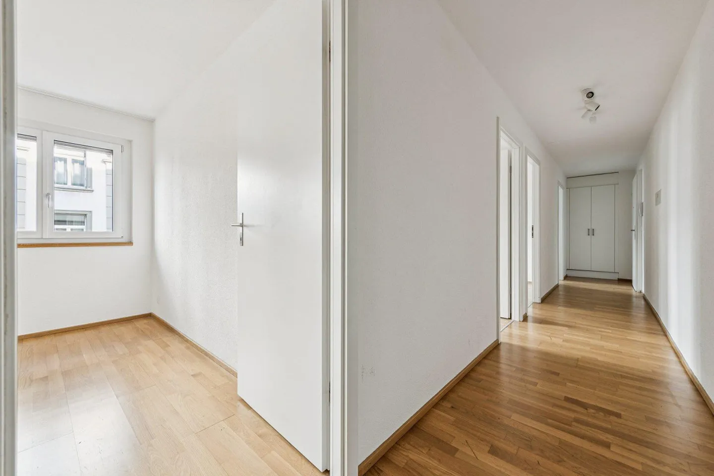 Bright 4-room apartment in a central location in Lucerne - Photo 4 of 11