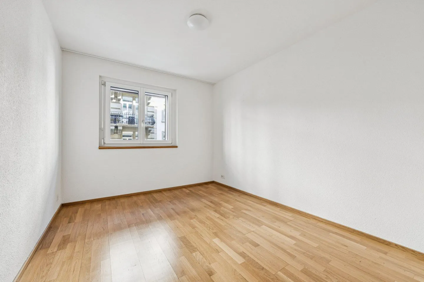 Bright 4-room apartment in a central location in Lucerne - Photo 10 of 11