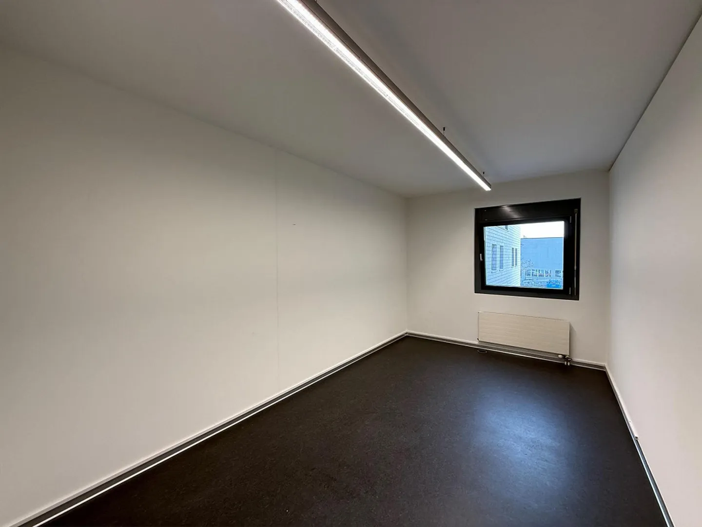 Quiet workplace with top connectivity - Photo 2 of 3