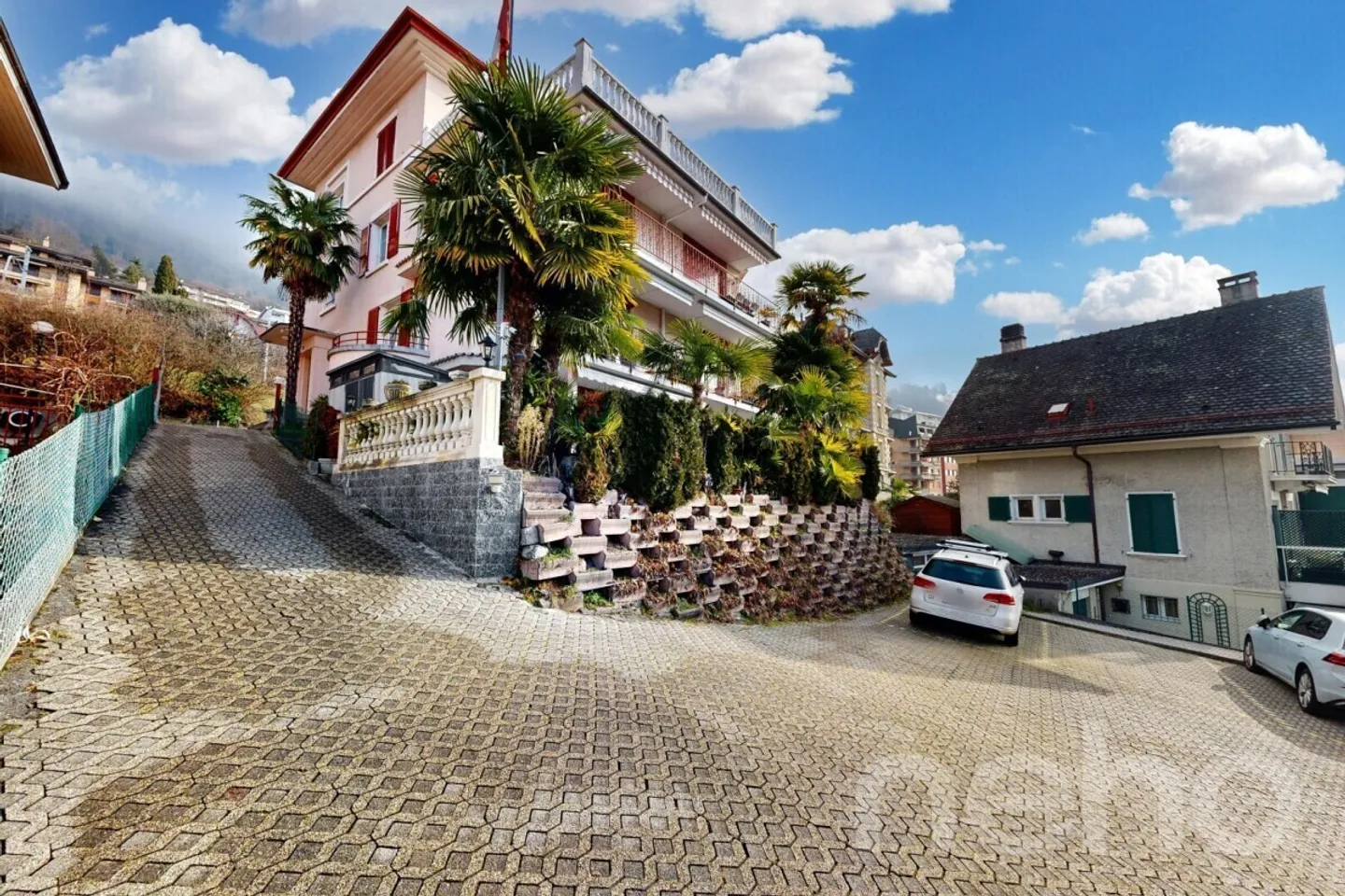 Income-generating building with panoramic view in the heart of Montreux - Photo 2 of 13