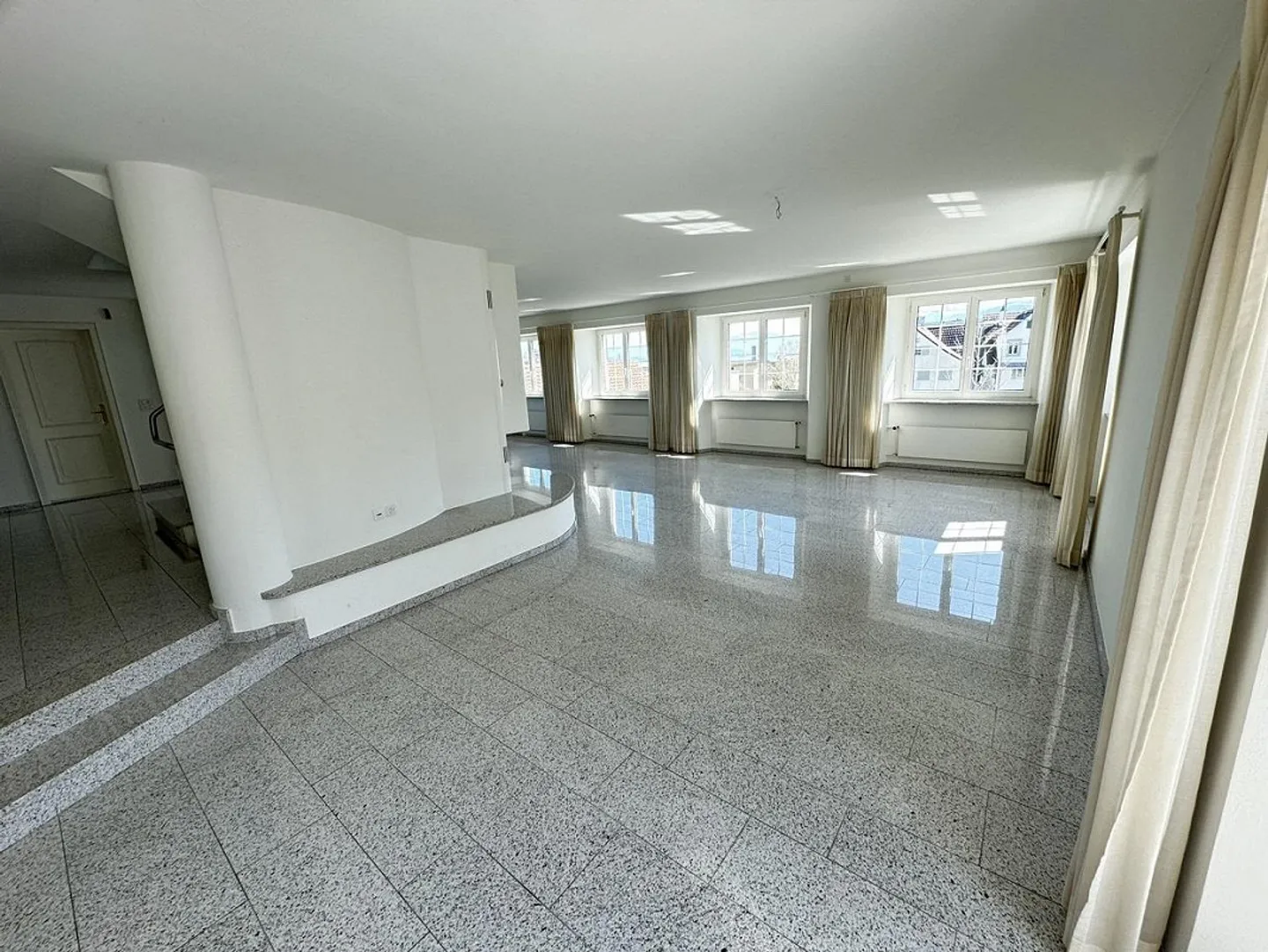 Luxurious Living in a Historic Villa - Photo 4 of 21