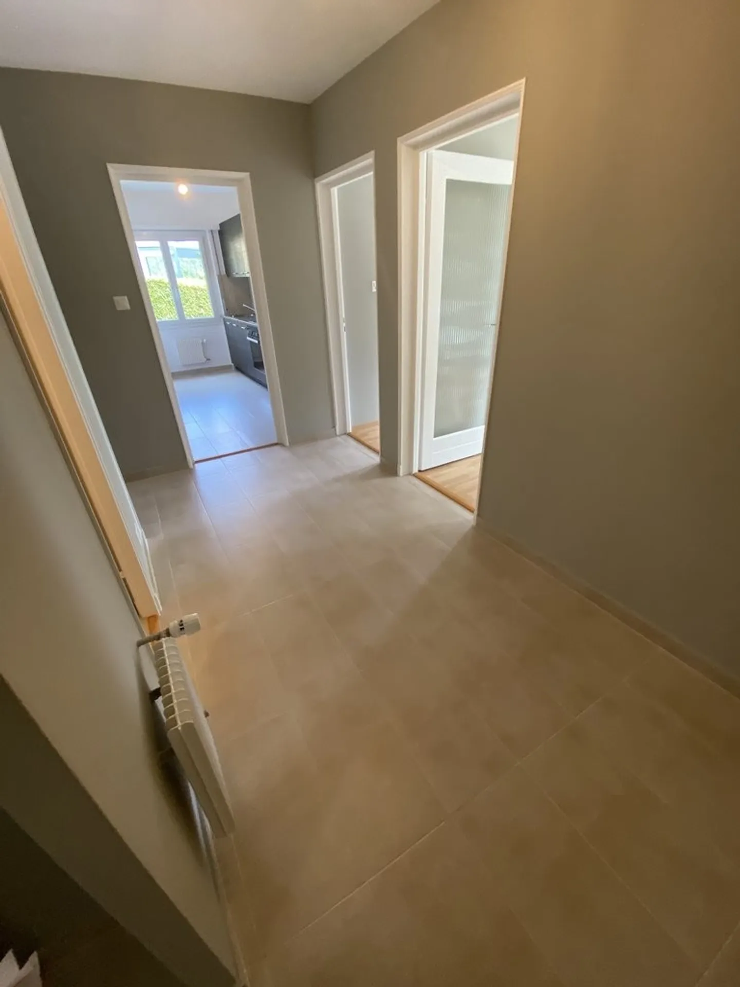 Spacious Apartment in Quiet Area - Photo 2 of 8