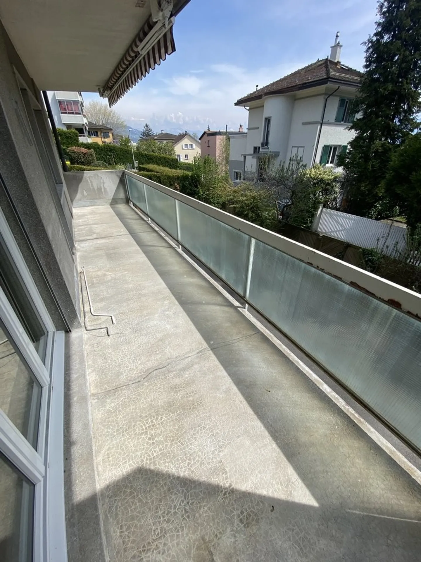 Spacious Apartment in Quiet Area - Photo 8 of 8