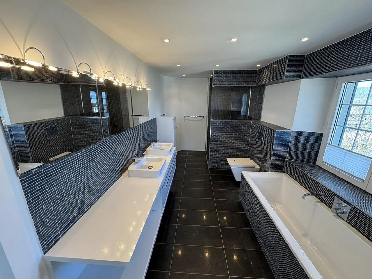 Luxurious Living in a Historic Villa - Photo 11 of 21