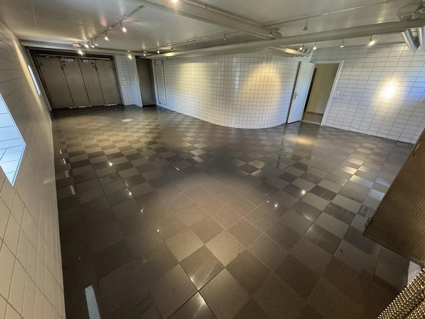 Luxurious Living in a Historic Villa - Photo 15 of 21