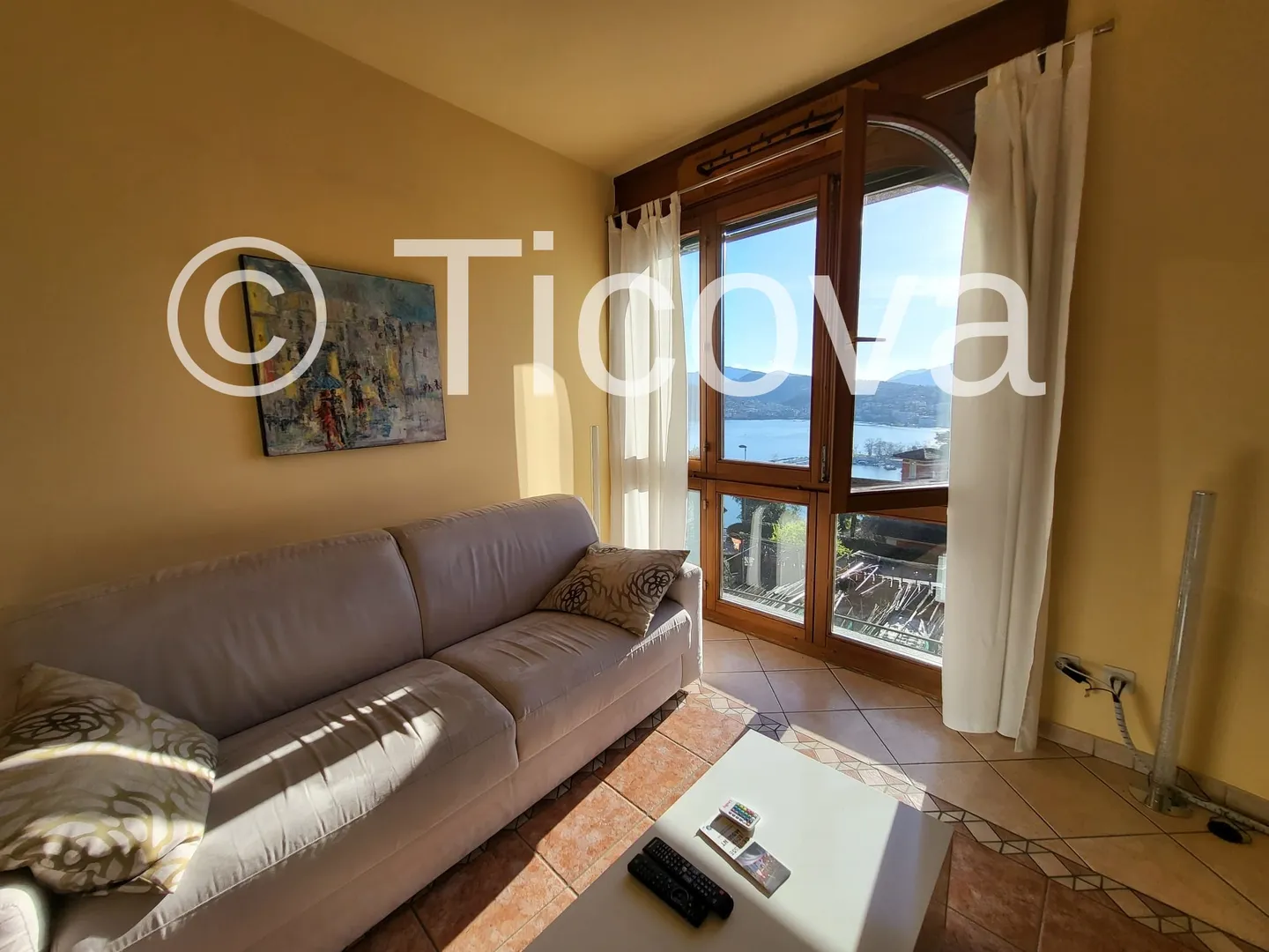 Charming Apartment with Lake View - Photo 6 of 8