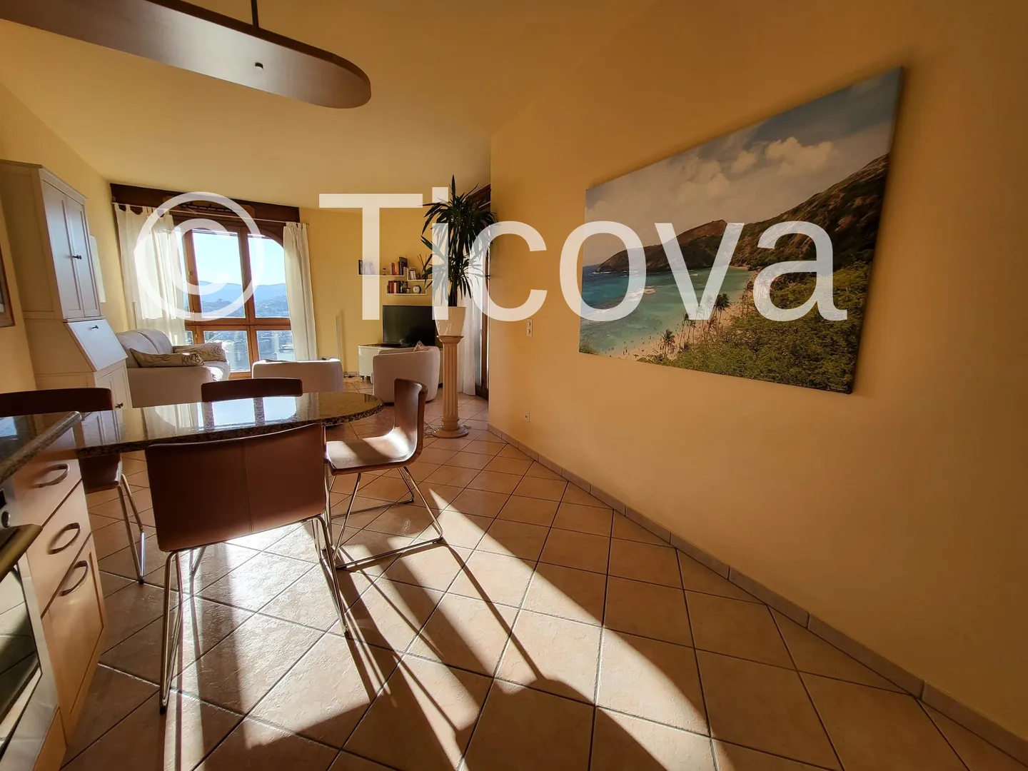 Charming Apartment with Lake View - Photo 5 of 8