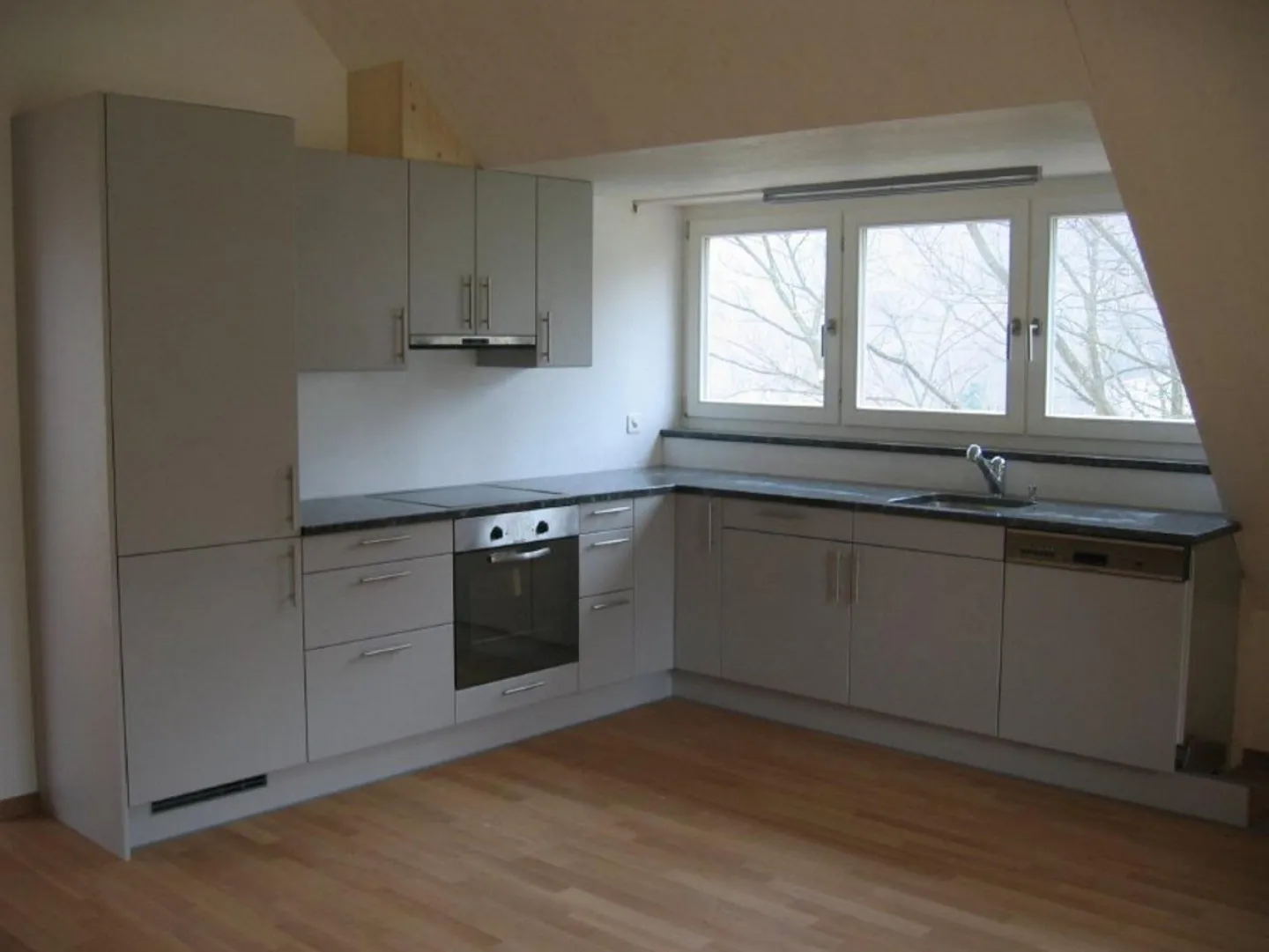 Beautiful bright 2.5-room attic apartment for rent in Himmelried - Photo 4 of 11