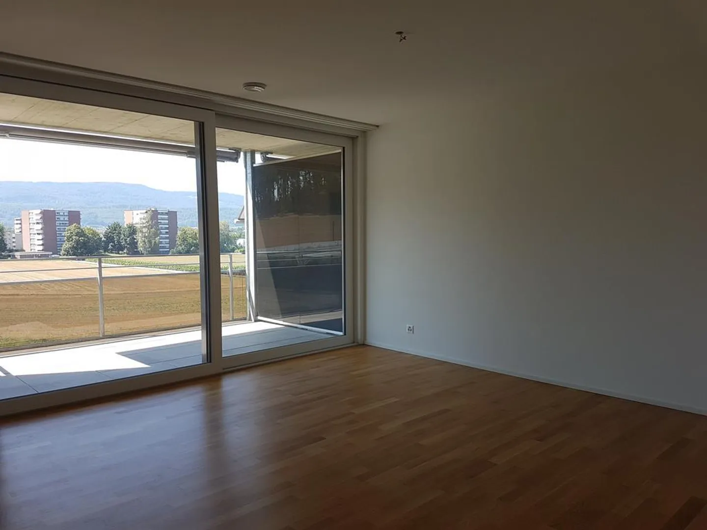 Spacious 3.5 Room Apartment in Minergie Construction - Photo 2 of 6