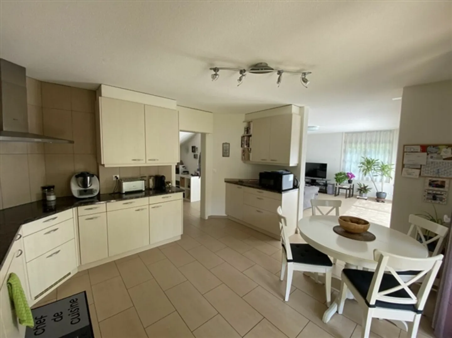 Detached Villa - Photo 4 of 13