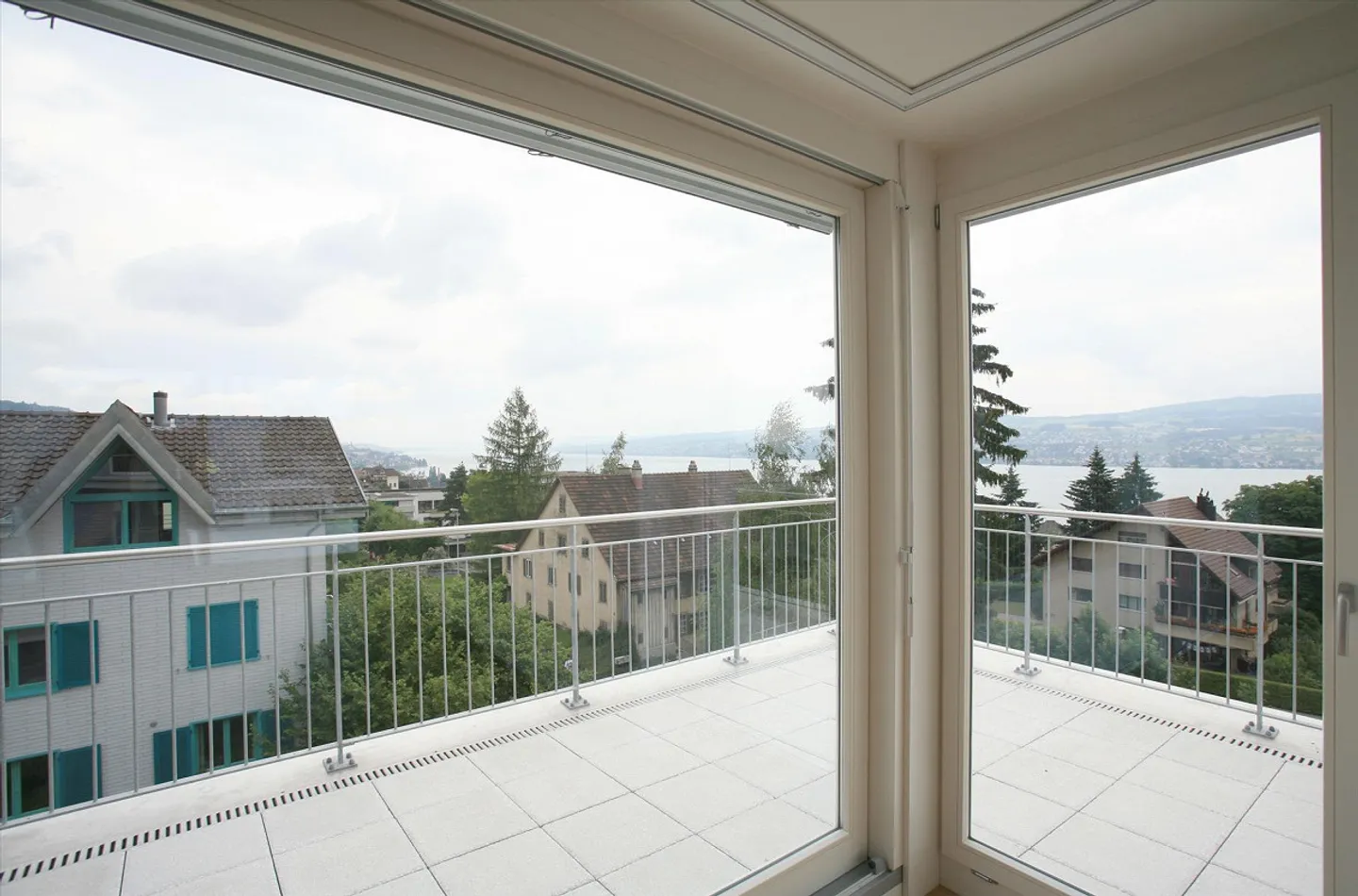 Modernes Apartment mit Terrassen - Foto 8 von 9