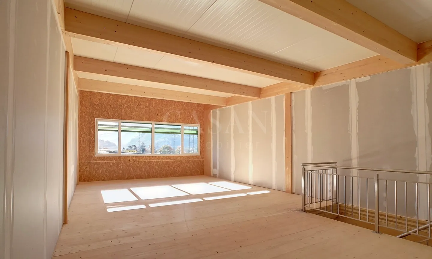 Magnifique hall de 175m2 sur 3 niveaux et grand parking - Photo 5 sur 7