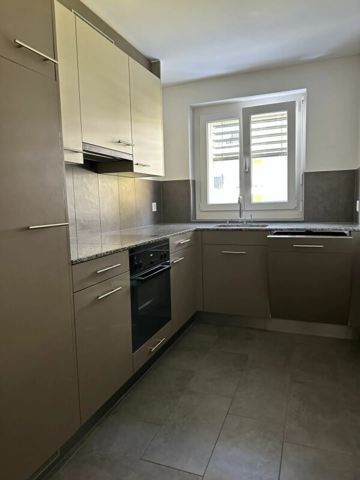 3 Room Apartment 1st Floor Right 1005 - Photo 4 of 9