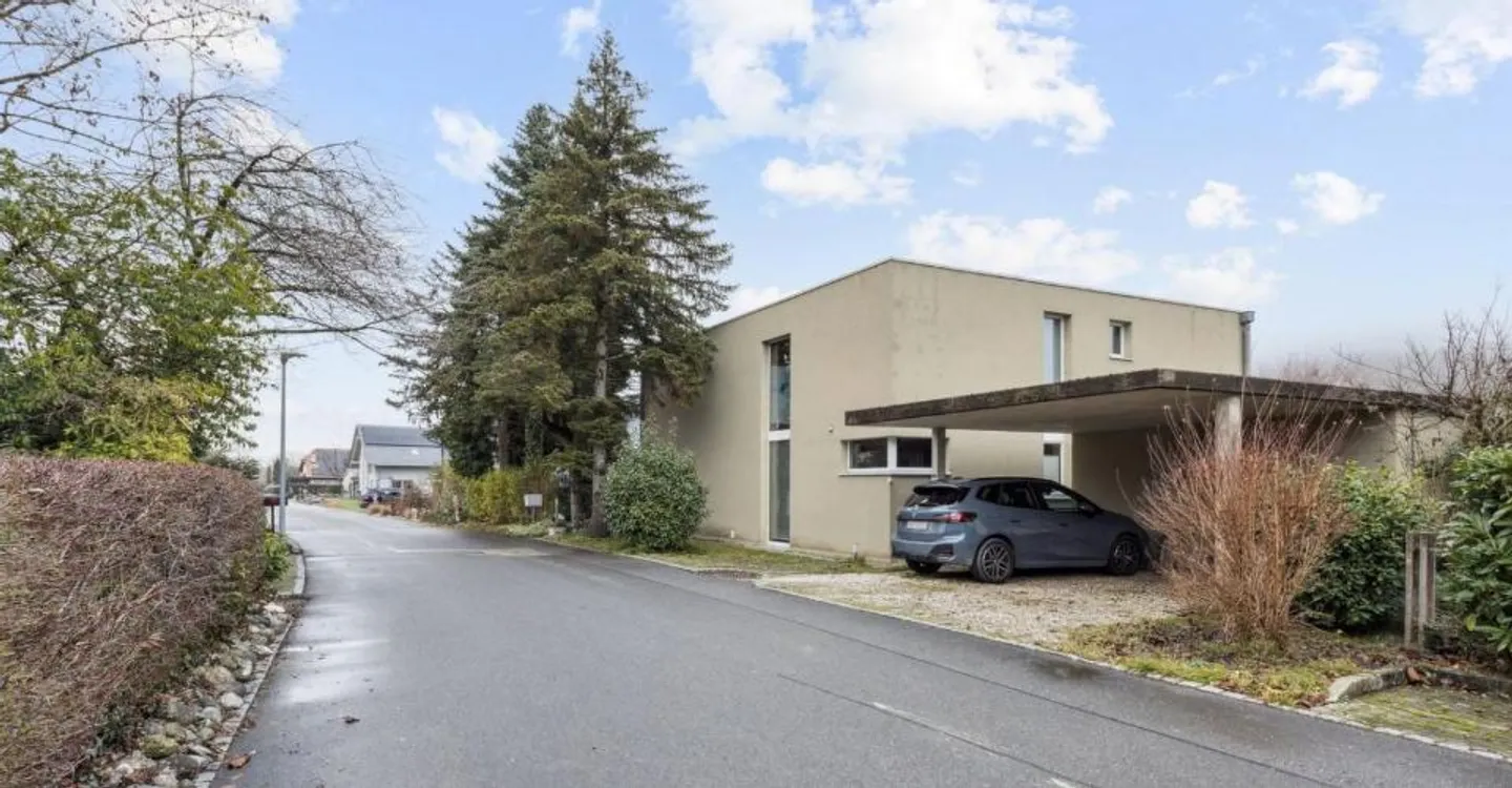 Schönes Einfamilienhaus mit großem Garten und Jacuzzi - Foto 1 von 10