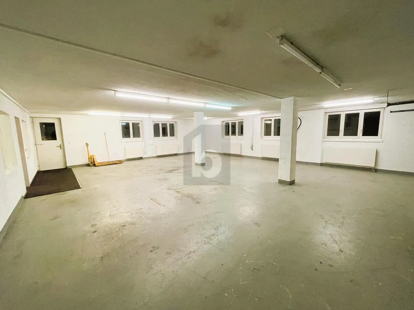 Atelier à louer - Photo 1 sur 6