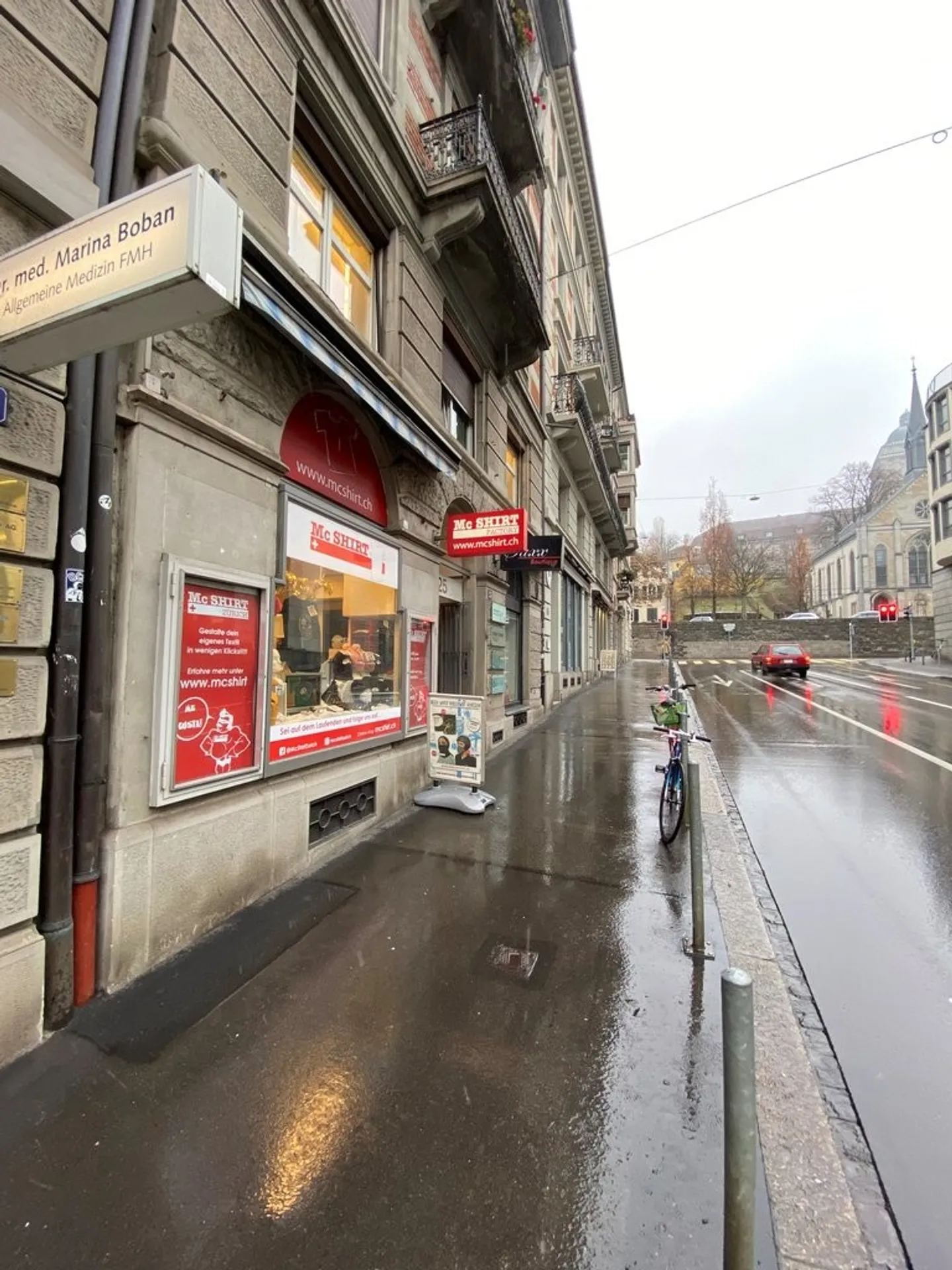 Vendere e Lavorare, in una Posizione Centrale nella Città Vecchia - Foto 2 di 2