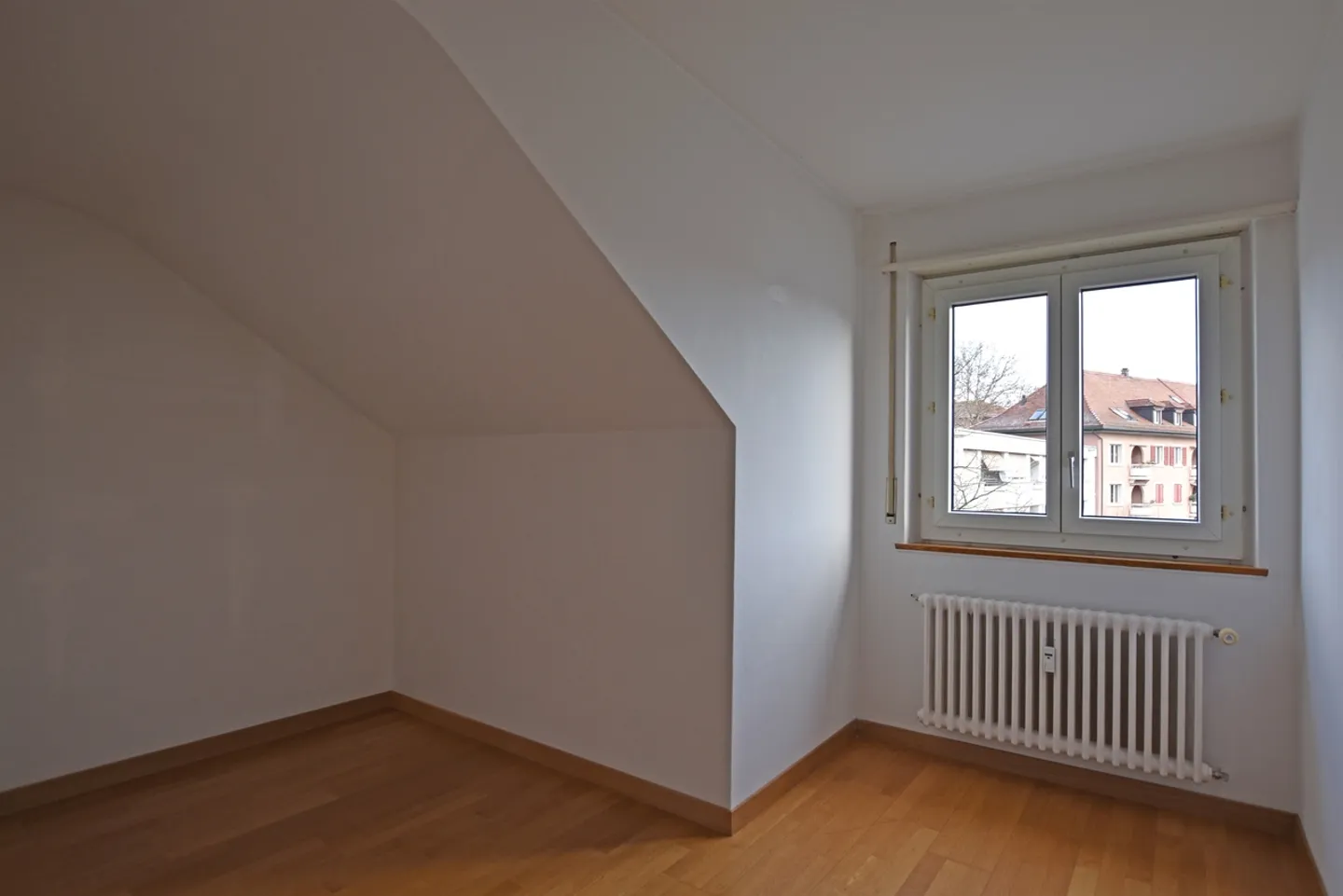 Cozy attic apartment in a central location - Photo 5 of 8