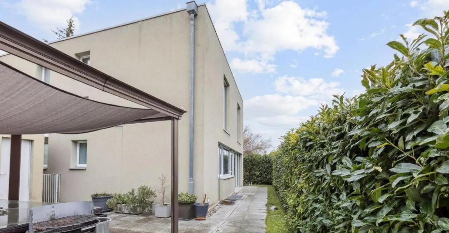 Schönes Einfamilienhaus mit großem Garten und Jacuzzi - Foto 10 von 10