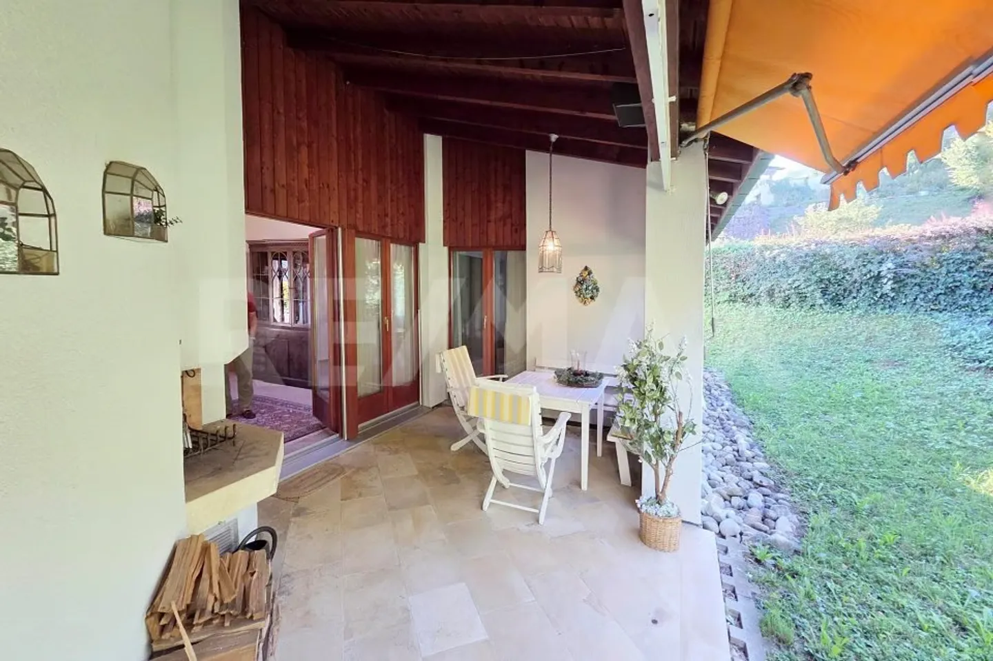 Vivere con vista: Casa unifamiliare ben tenuta di 4,5 locali con vista lago e grande giardino, Lauerz SZ - Foto 9 di 13