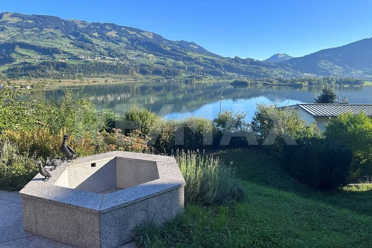 Vivere con vista: Casa unifamiliare ben tenuta di 4,5 locali con vista lago e grande giardino, Lauerz SZ - Foto 11 di 13