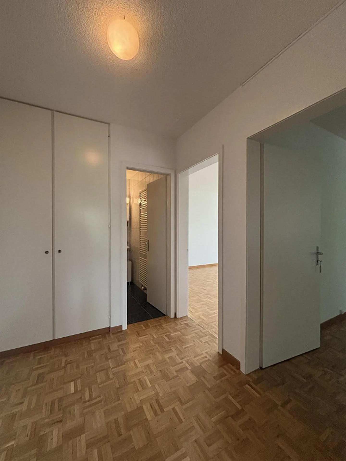 Appartement de ville lumineux dans un endroit populaire du quartier de Murifeld - Photo 2 sur 9