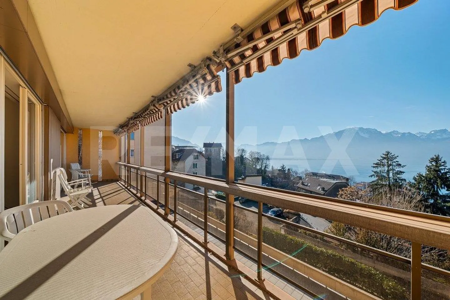 Appartement lumineux avec vue sur le lac - Photo 1 sur 13