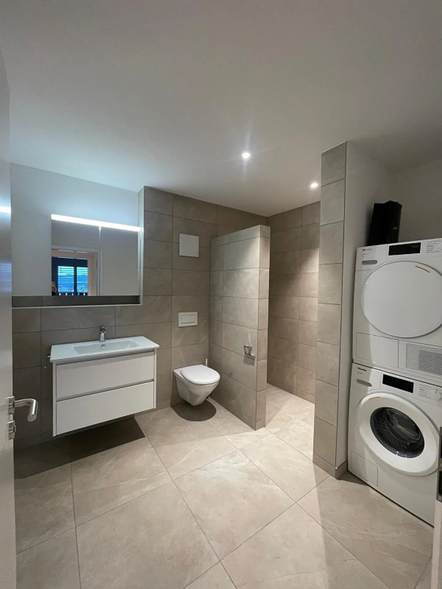 Appartamento 2.5 camere ultra moderno con vista mozzafiato - Foto 2 di 4