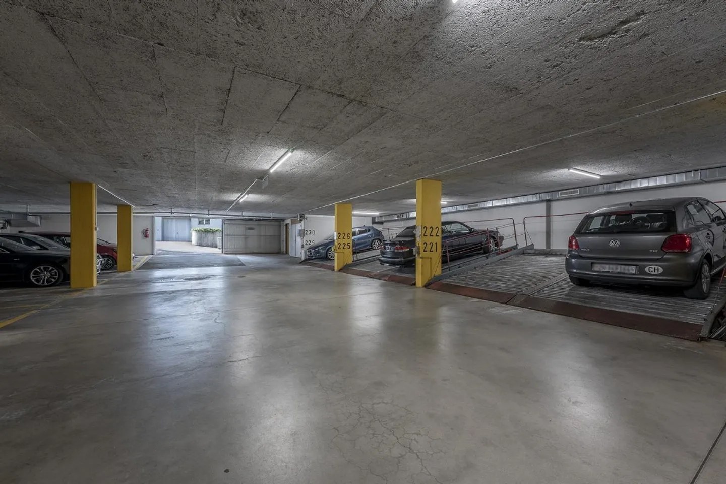 Spazio pronto per essere abitato con terrazza sul tetto nel cuore di Oerlikon - Foto 11 di 12