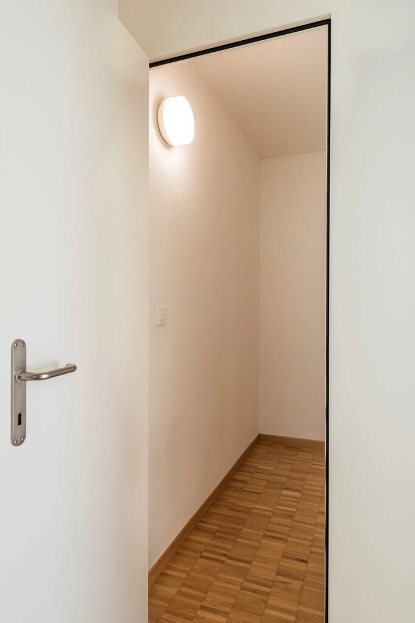 Dream home with garden seating area - Photo 5 of 6