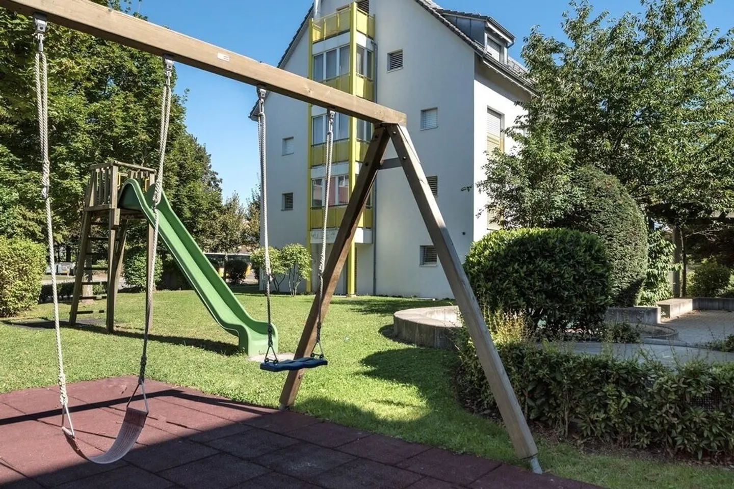 Dream home with garden seating area - Photo 6 of 6