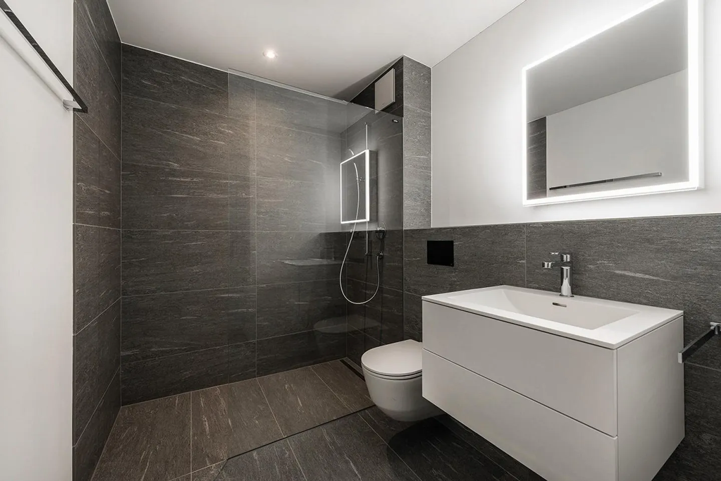 Living in a prime central location - Photo 4 of 6