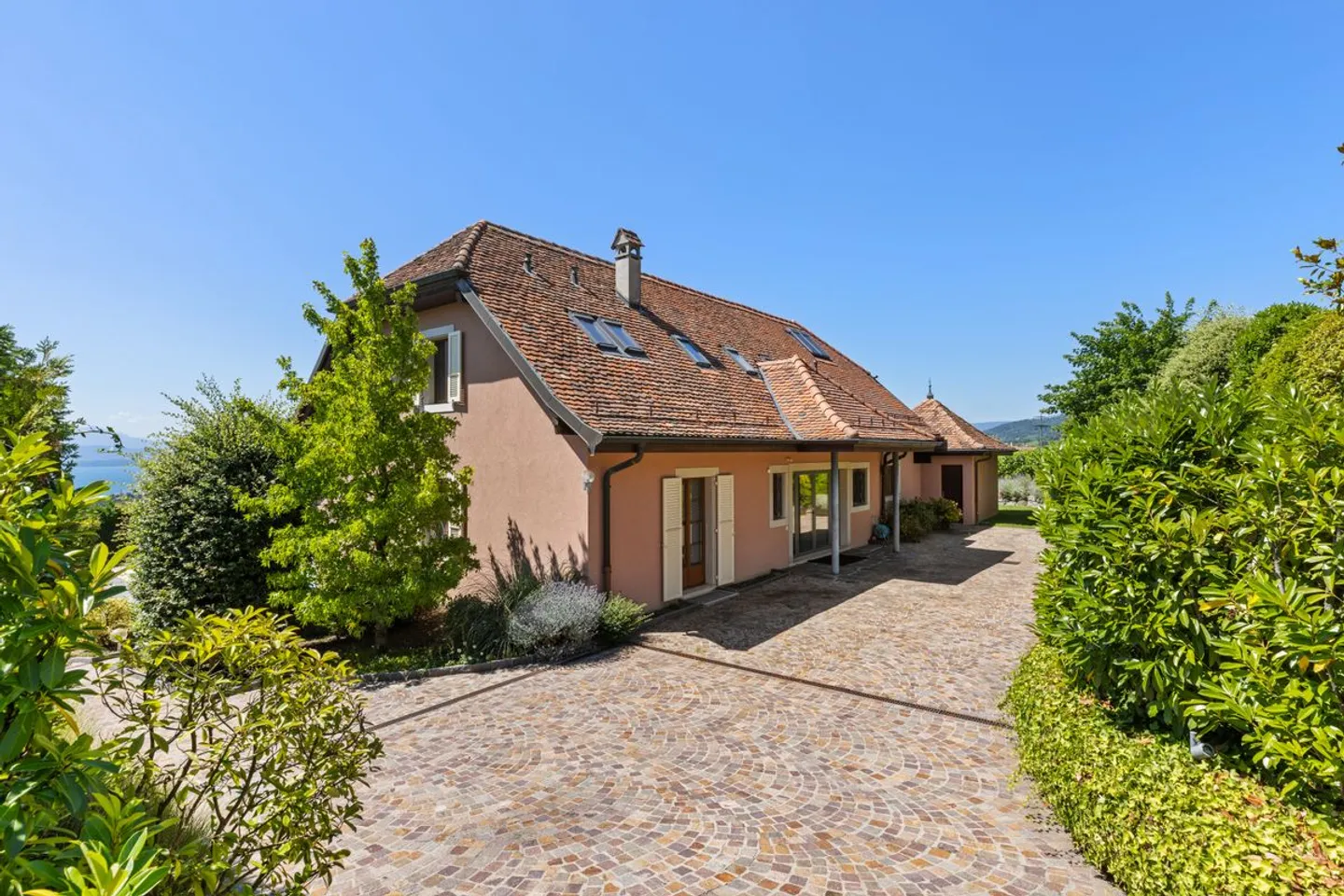 Ein außergewöhnliches Wohnambiente mit Panoramablick - Foto 1 von 13