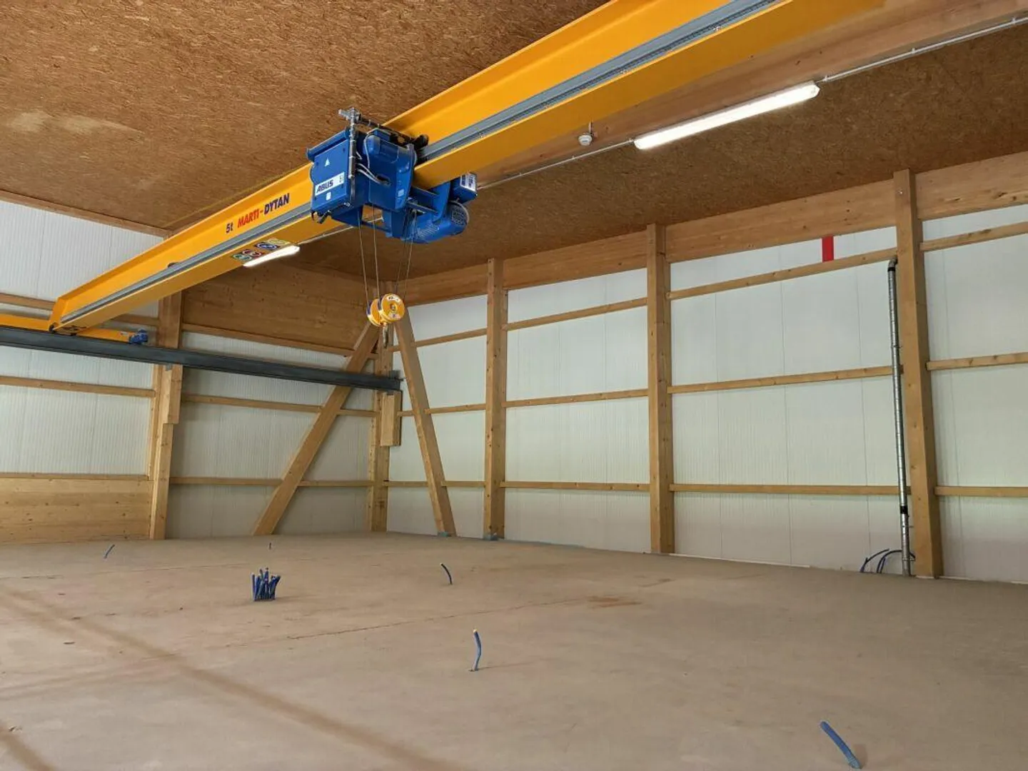 Grosszügige Werkhalle mit vielseitigen Räumen - Foto 6 von 12