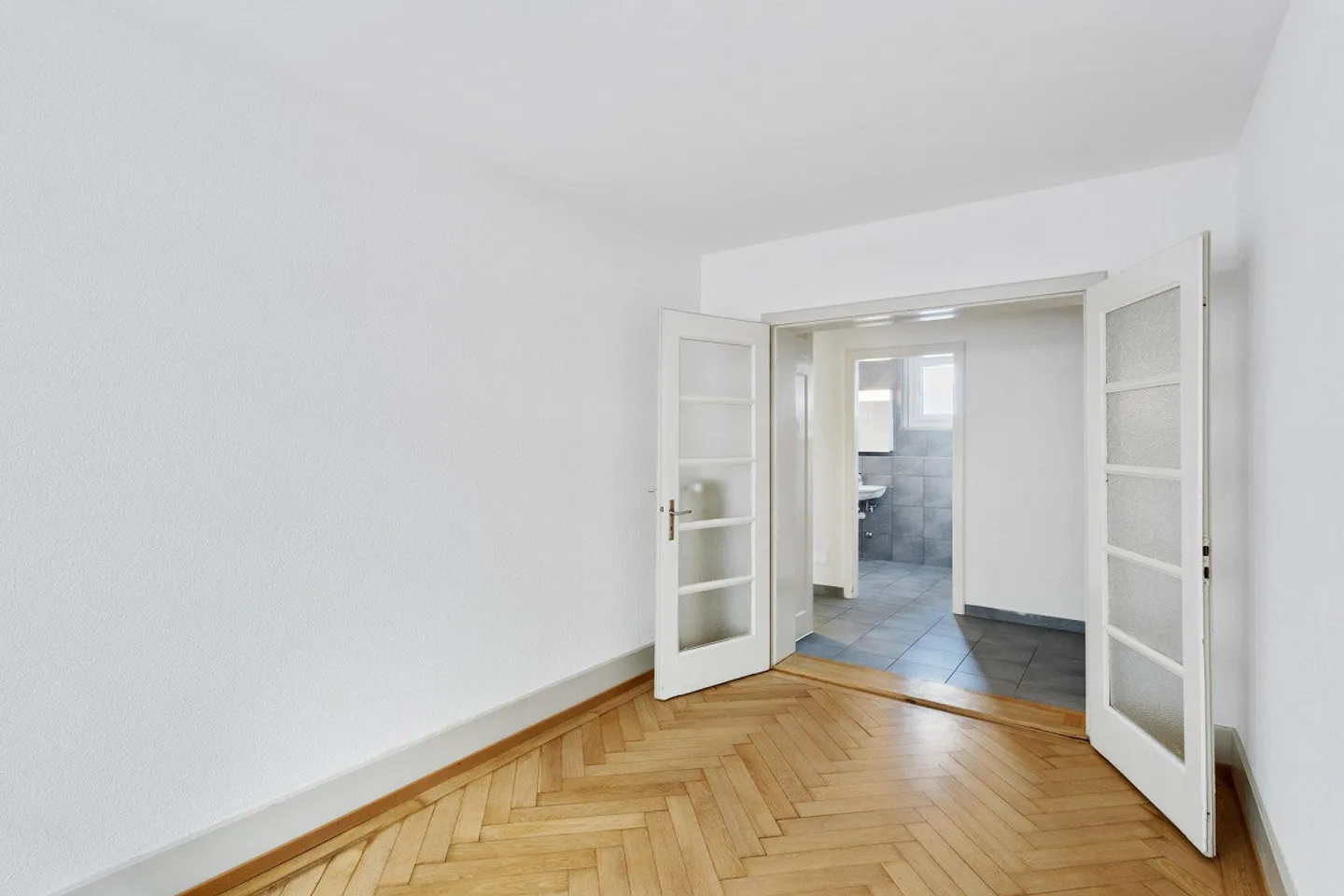 Schöne Wohnung gut gelegen in Fribourg - Foto 3 von 9