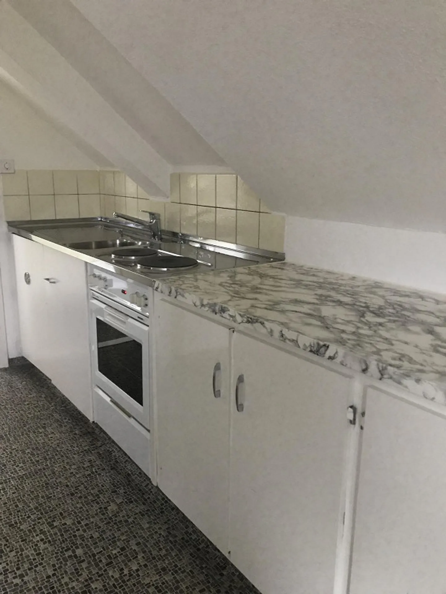 Contratto di affitto temporaneo per un appartamento di 3,5 stanze in una posizione tranquilla - Foto 1 di 4