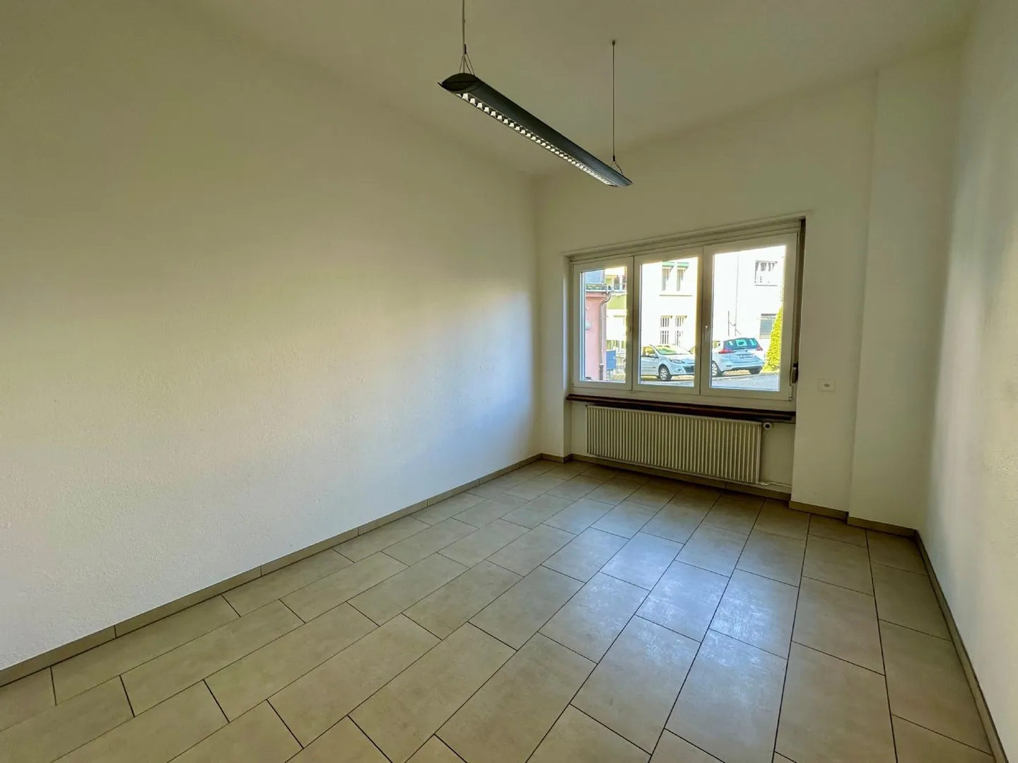 Vielseitig nutzbare Gewerberäumlichkeit/Ladenlokal Nähe Öv! - Foto 7 von 12